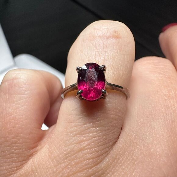 Genuine 1.5ct oval cut rhodalite garnet solitaire ring in sterling silver! - Picture 5 of 9